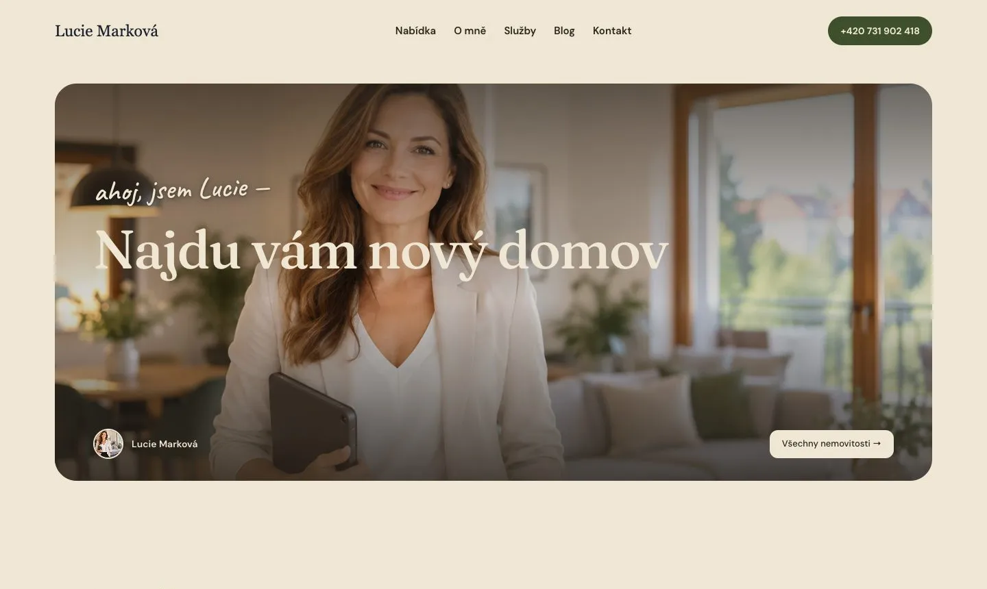 Ukázka osobního webu makléře na počítači